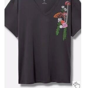 Torrid Heritage Knit Top Plus Size V-Neck‎ Floral Embroidered T-Shirt Size 6